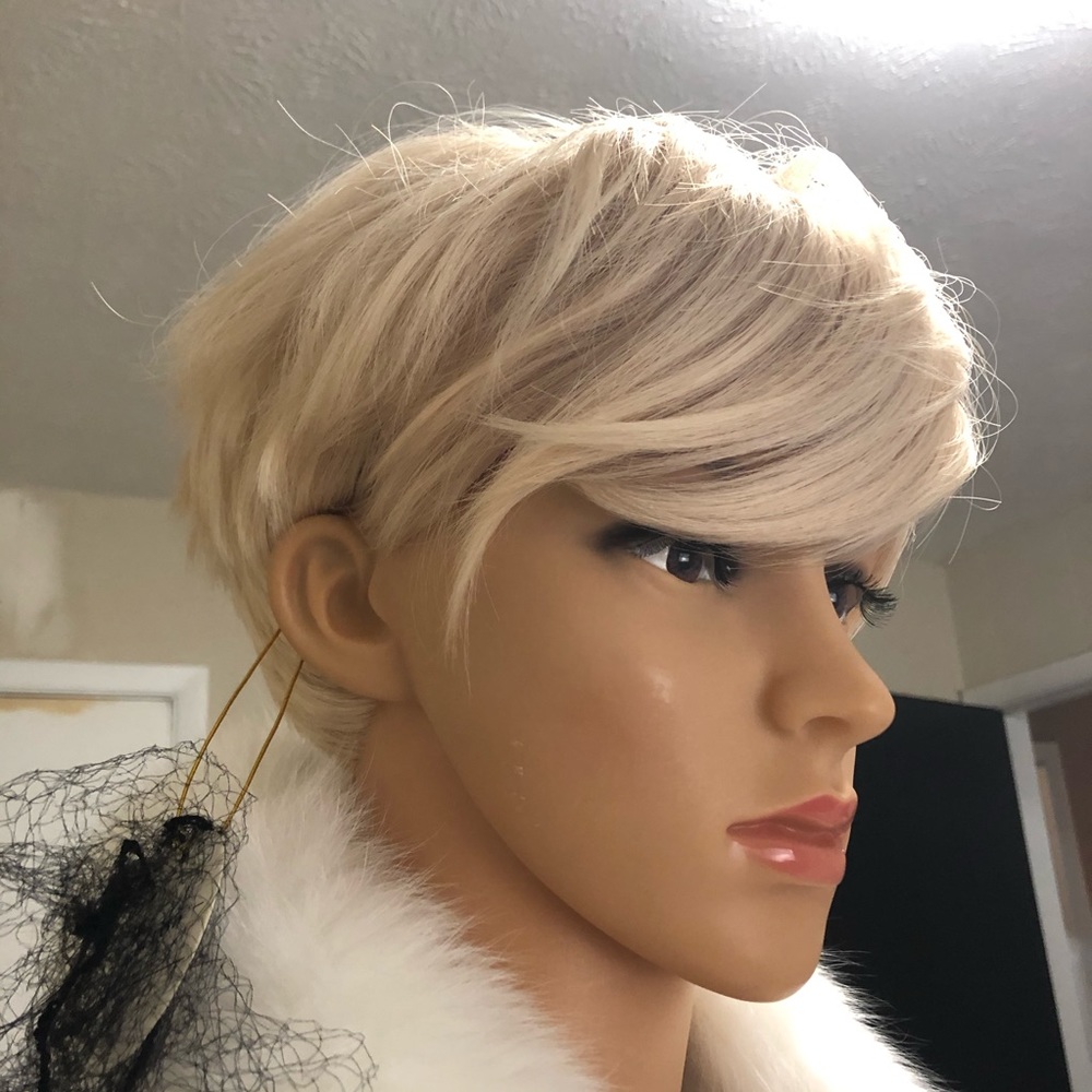 NWT 6” Pale honey pixiecut layer men’s unisex or woman’s wig very short back